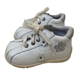 Ciciban White Shoes with Silver Flowers EU 18